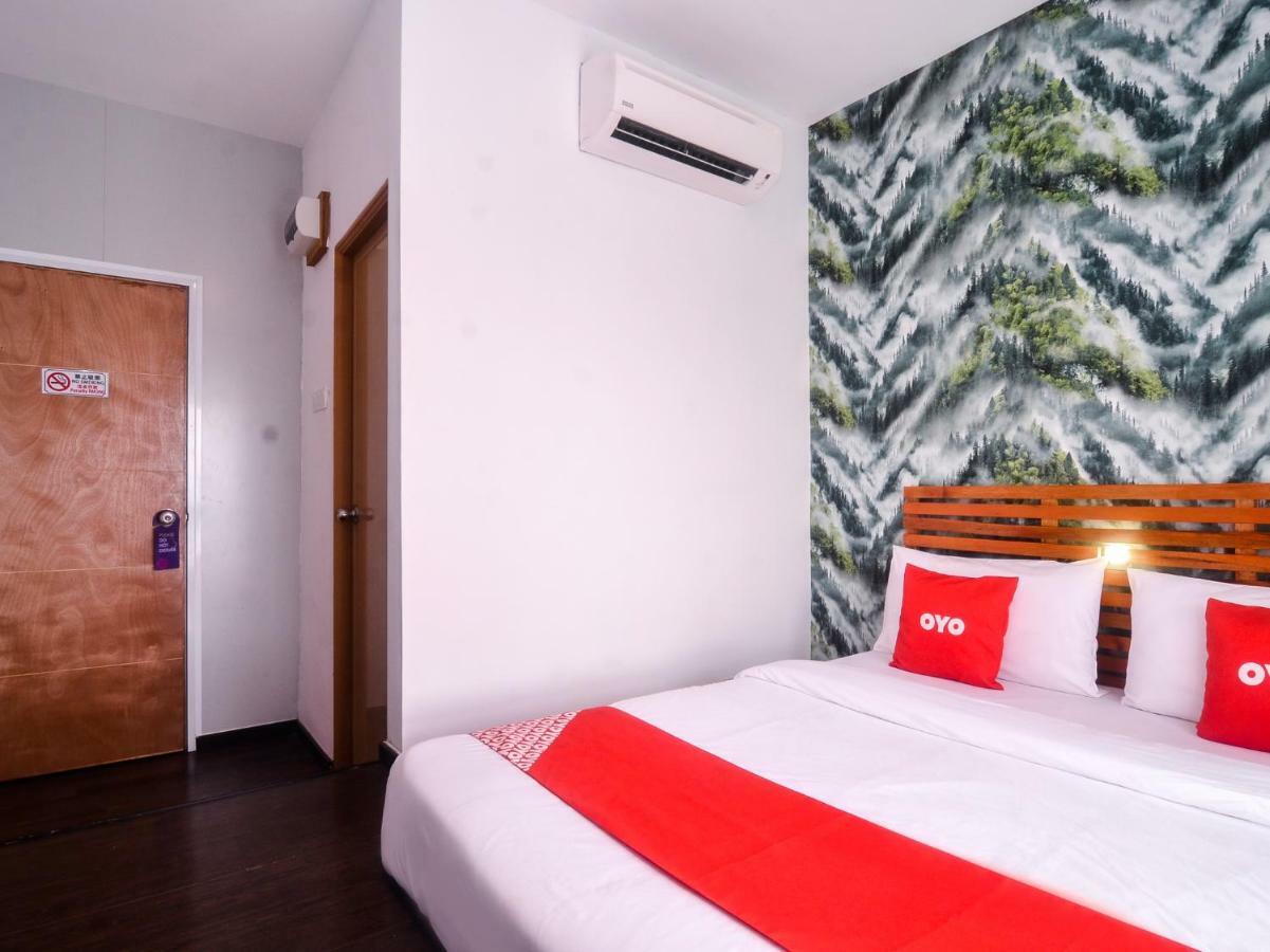 Oyo 1119 Memoire Express Hotel Kuching Exterior photo