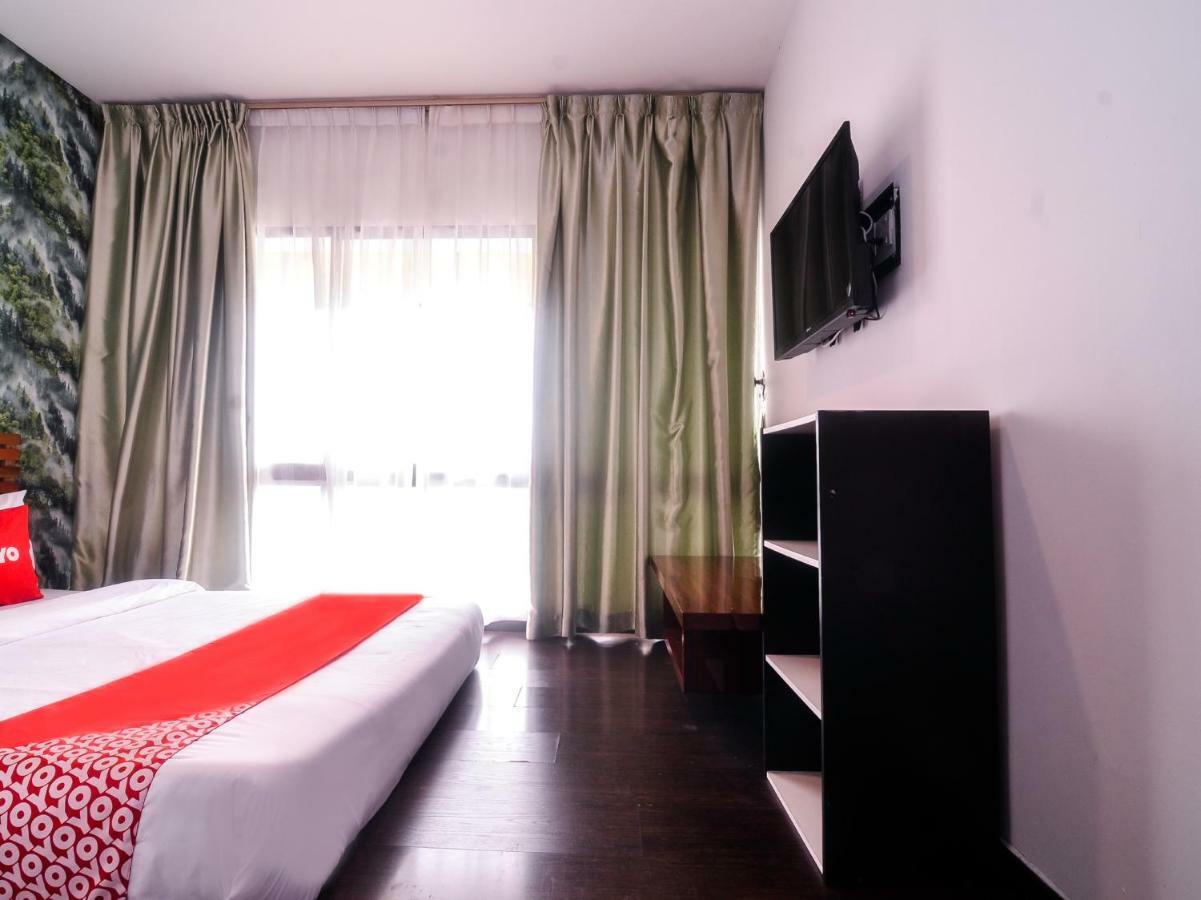 Oyo 1119 Memoire Express Hotel Kuching Exterior photo