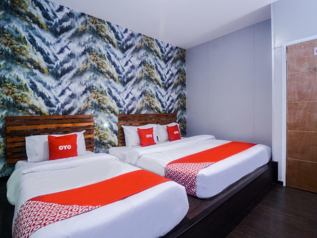Oyo 1119 Memoire Express Hotel Kuching Exterior photo