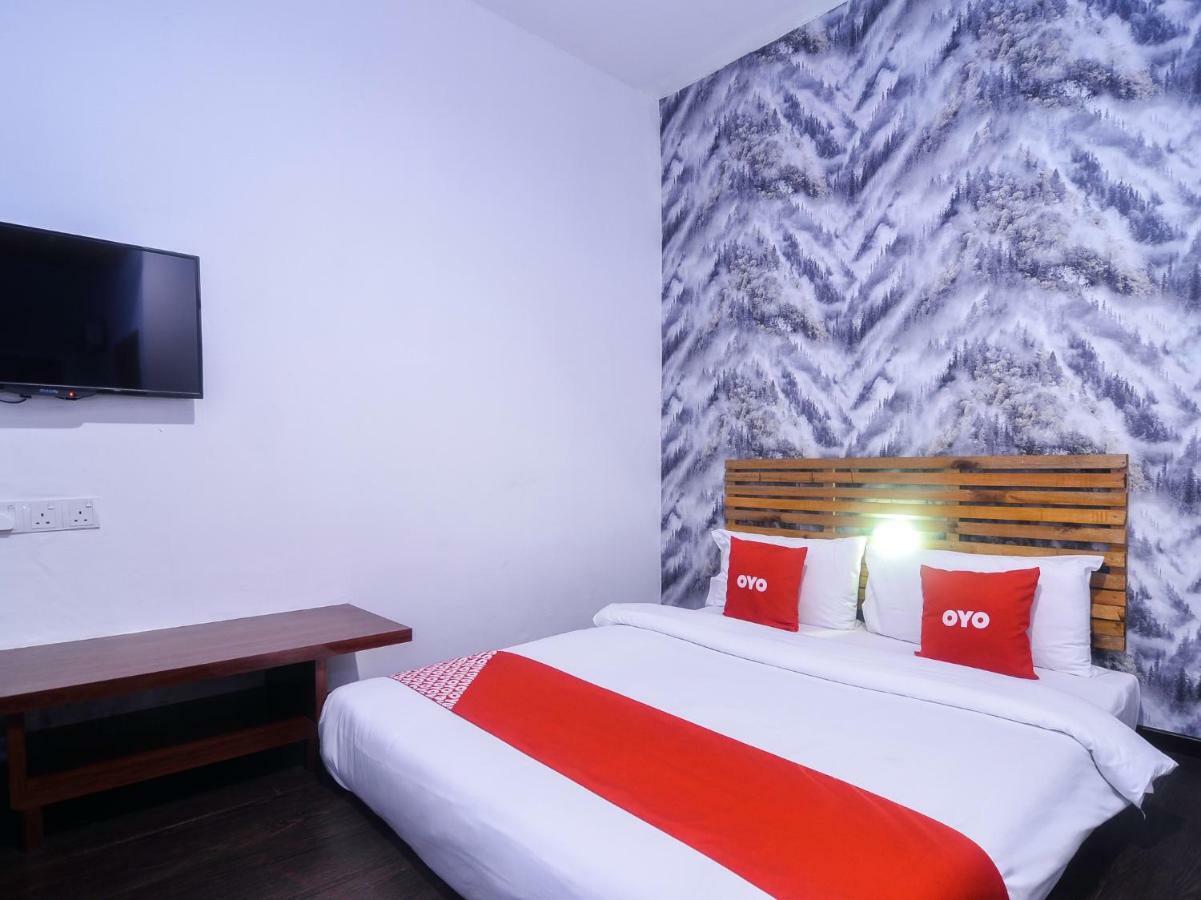 Oyo 1119 Memoire Express Hotel Kuching Exterior photo