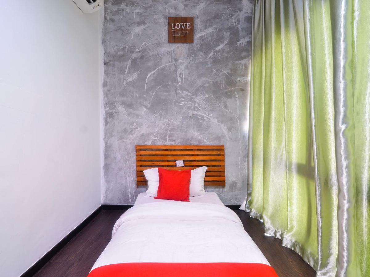 Oyo 1119 Memoire Express Hotel Kuching Exterior photo